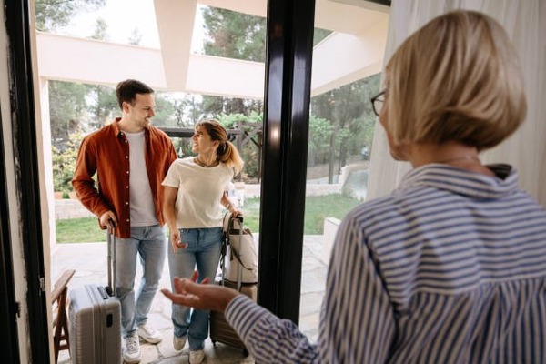 Family Vacation Home Rentals vs. Hotels: Which Is Better for Families